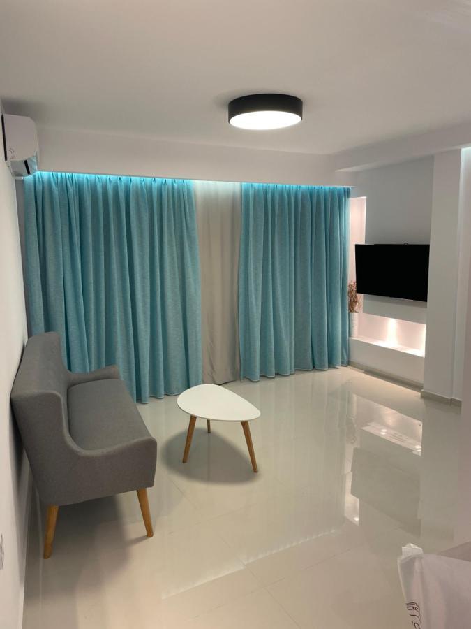 Haris White Apartment Roussospition Exterior photo